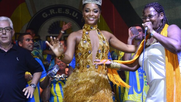 Juliana Alves recebe faixa de rainha de bateria da Unidos da Tijuca, no Rio