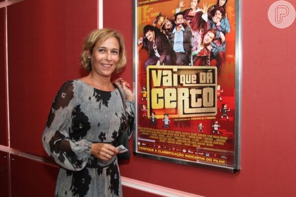 Andrea Beltrão marcou presença na pré-estreia no Rio de Janeiro do filme 'Vai que Dá Certo'. A atriz é casada com o diretor do filme, Maurício Farias