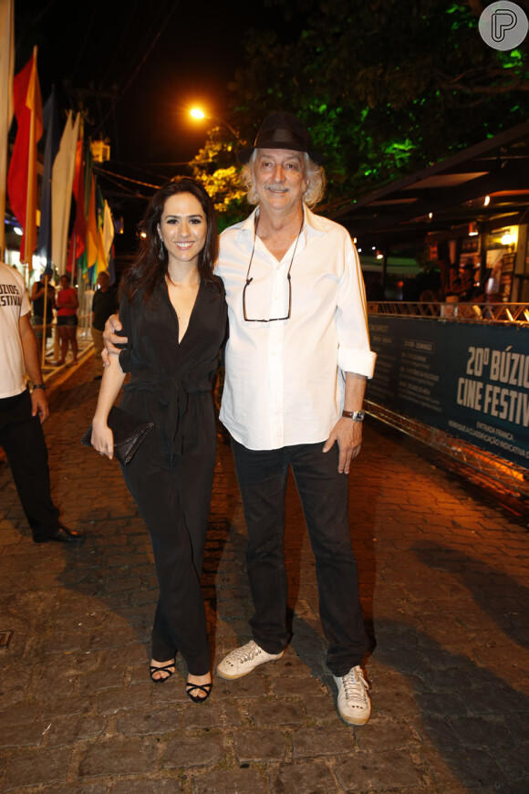 Tatá Werneck prestigia evento de cinema ao lado do ator argentino Mário José Paz, que atuou na novela 'Viver a Vida' (2009)