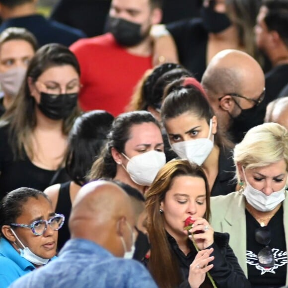 Funeral de Marília Mendonça reuniu amigos da cantora