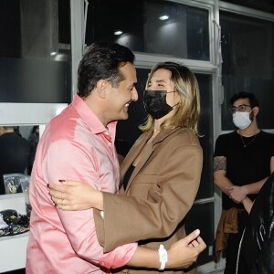 Sasha Meneghel e o pai, Luciano Szafir, se encontraram no backstage do evento