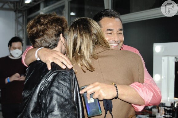 Sasha Meneghel e João Figueiredo encontraram Luciano Szafir e protagonizaram um abraço em família