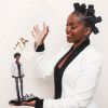 Iza vira Barbie e mostra boneca para o público no Dia da Consciência Negra