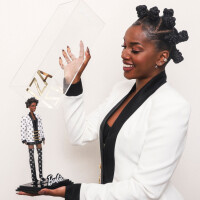 Iza vira uma boneca Barbie no Dia da Consciência Negra. Fotos!