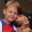 Neymar confessa que gostaria de passar mais tempo com o filho