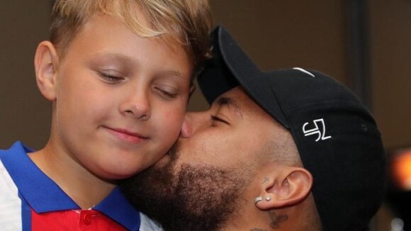 Neymar confessa que gostaria de estar mais presente na vida do filho: 'Sinto falta'