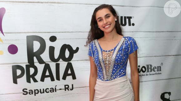 Giovanna Coimbra conversou com jornalistas nos bastidores do Camarote Rio Praia, evento que anunciou atrações musicais para o Carnaval 2022