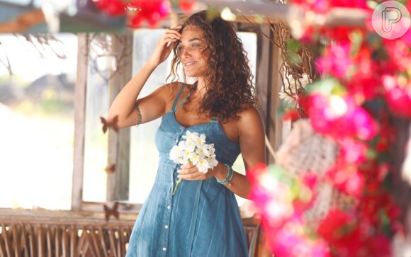 Débora Nascimento, a Taís em 'Flor do Caribe'. usa tons frios para compor sua personagem, que é tem um temperamento mais tranquilo
