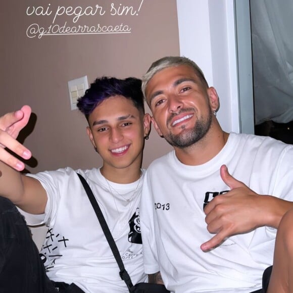 'Vai pegar sim': Nobru publicou foto com Arrascaeta na casa de Anitta e escolheu legenda bastante sugestiva