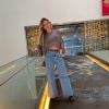 Virgínia Fonseca usa calça jeans com modelagem wide leg durante viagem a Barcelona