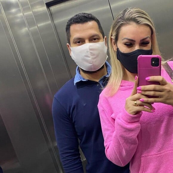 Na imagem de Andressa Urach, Thiago comentou que a modelo era 'bela, recatada e do lar'