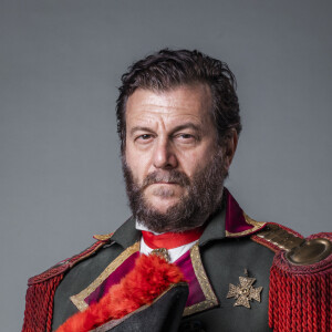 Na novela 'Nos Tempos do Imperador', Tonico (Alexandre Nero) quer entregar D.Pedro II (Selton Mello) a Solano López (Roberto Birindelli)