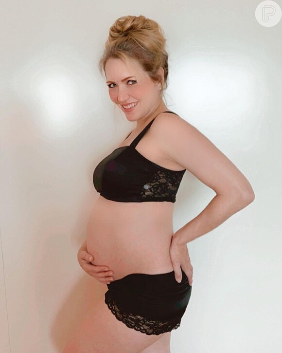 Karin Roepke está grávida de 7 meses