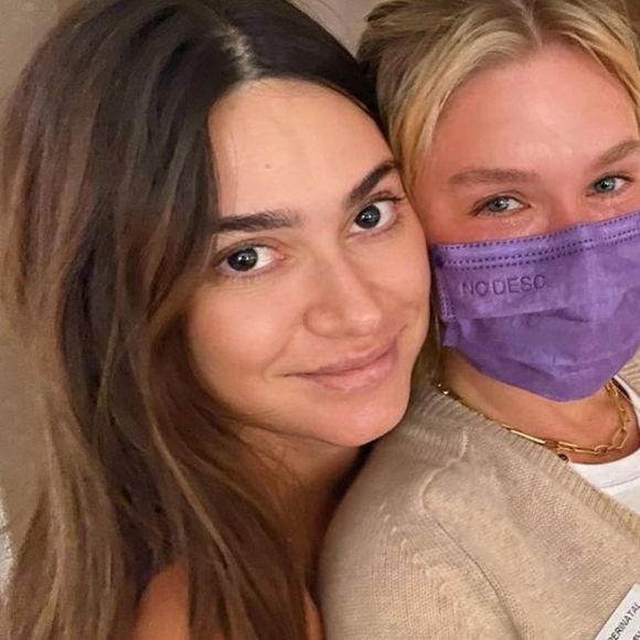 Fiorella Mattheis visita Thaila Ayala e o filho na maternidade