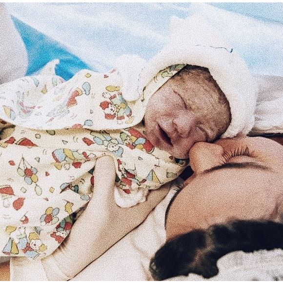 'A família está completa', disse Thaila Ayala com o nascimento do filho