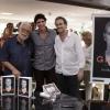O escritor prestigiou o lançamento do livro sobre a vida de Reynaldo Gianecchini, escrito por Guilherme Fiúza, em dezembro de 2012