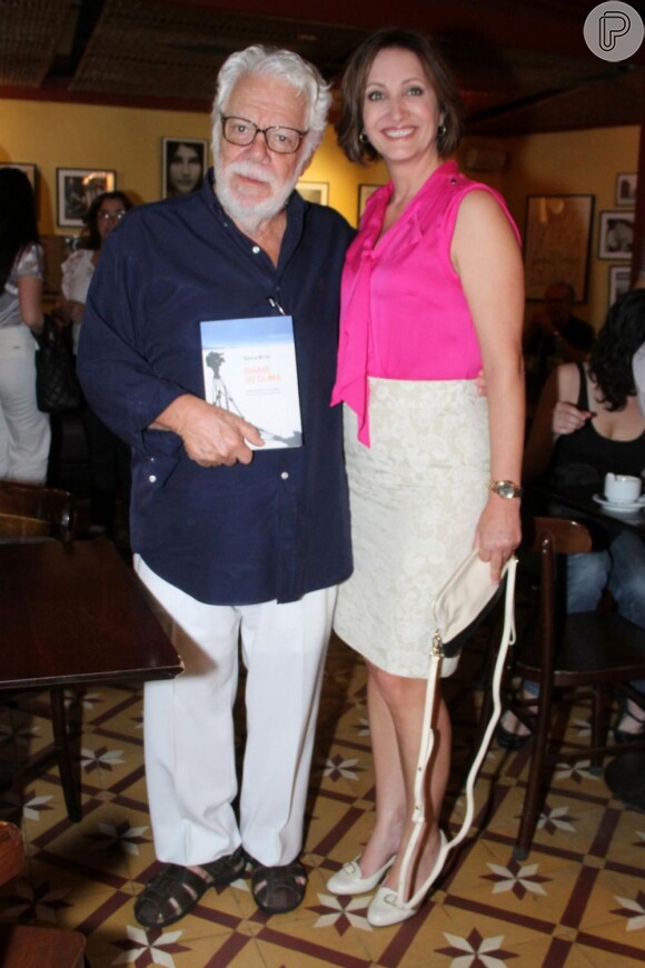 Manoel Carlos prestigia o lançamento do livro 'Diário do Clima', de Sônia Bridi, na Livraria Argumento, no Leblon, em agosto de 2012
