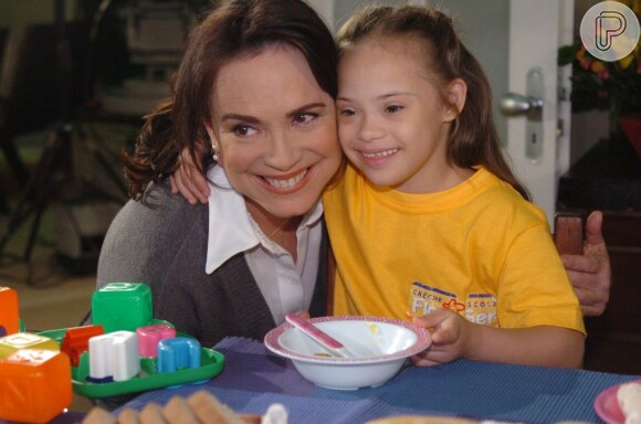 Outra vez, Regina Duarte interpreta Helena. Em 'Páginas da Vida', exibida em 2006, a personagem é uma médica que adota uma criança com Síndrome de Down