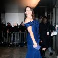 Kristen Davis usou longo azul para a estreia de 'And Just Like That'