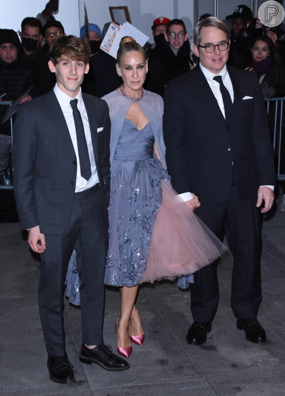 Sarah Jessica Parker fez rara aparição com o marido, Matthew Broderick, e o filho James em evento