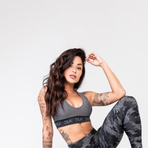 Aline Campos estrelou catálogo da marca fitness DLK Modas
