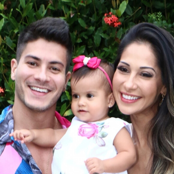 Mayra Cardi e Arthur Aguiar são pais de Sophia, de 3 anos