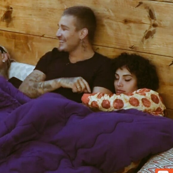 MC Gui e Aline Mineiro se aproximaram em 'A Fazenda 13', assim como Dynho e Sthe Matos