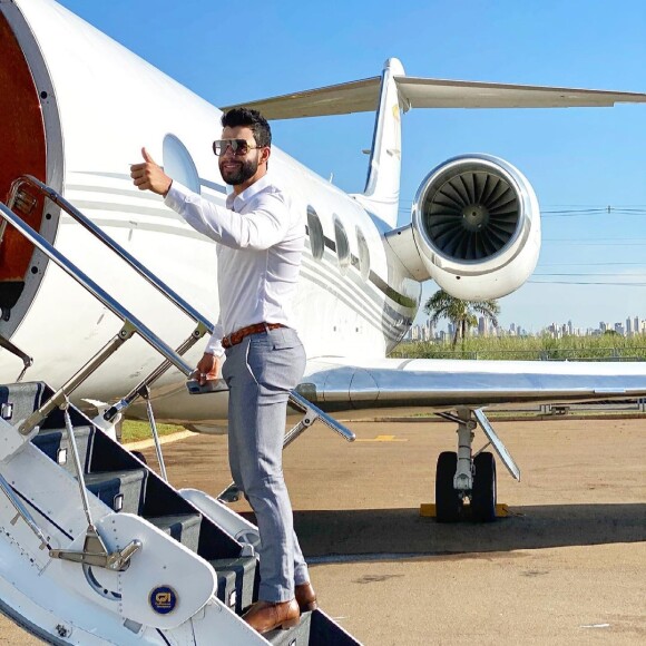 Grupo que trabalha com Gusttavo Lima viajava de carro até um aeroporto de Recife, Pernambuco