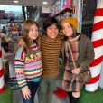 Lorena Queiroz ao lado de Giulia Benite e  Pedro Miranda no filme '10 Horas para o Natal' 