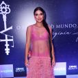 Já Munik Nunes optou por pijama transparente rosa para a festa de Virgínia Fonseca