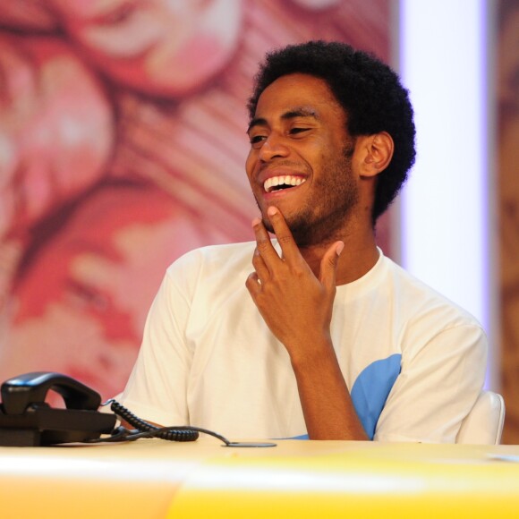 Ícaro Silva: 'Pra uma pessoa preta e queer estar em destaque, contratada ou empregada ela precisa ser realmente excelente'