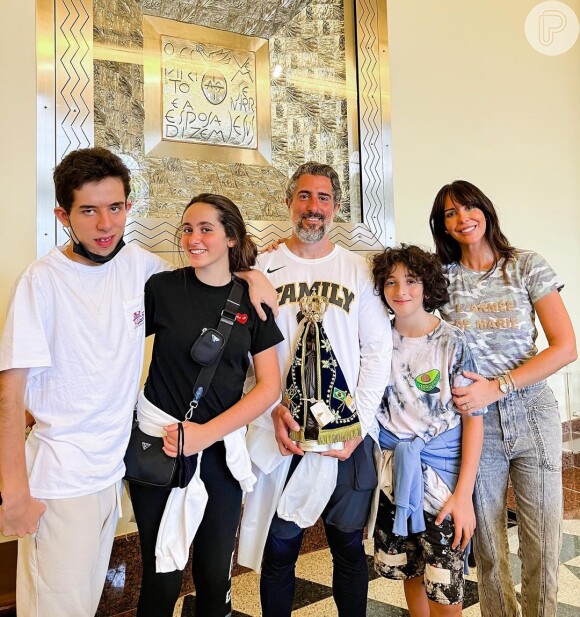 Marcos Mion e a família no Santuário de Nossa Senhora Aparecida