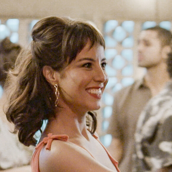 Lara (Andreia Horta) mostra arrependimento após sexo com Christian (Cauã Reymond) na novela 'Um Lugar ao Sol'