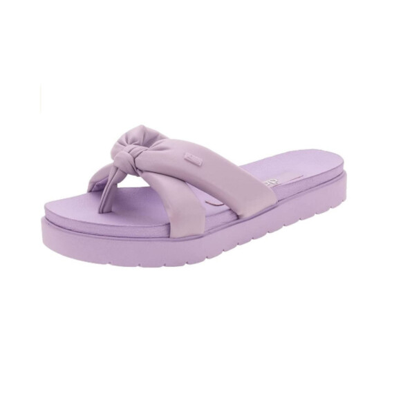 Calçados na cor lilás e lavanda são boas opções para o verão: que tal essa sandália tratorada Lilás da Dakota?