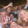 Bruno Gagliasso e Giovanna Ewbank posaram ainda com os pais dela em festa da virada de ano