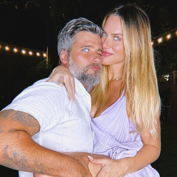 Bruno Gagliasso e Giovanna Ewbank divertiram a web em fotos ousadas no réveillon 2021/2022