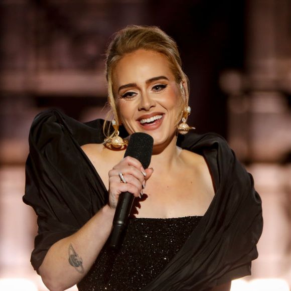 Adele buscou a hipnose para lidar com o vício do cigarro e a ansiedade