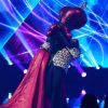 Luana Piovani agitou a web e o público ao beijar o apresentador do 'The Masked Singer', vestida de Rainha de Copas
