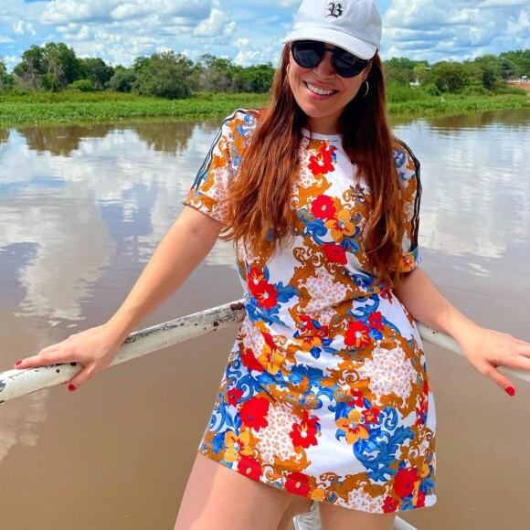 Naiara Azevedo compartilhou com os fãs registros da viagem para o Guarujá