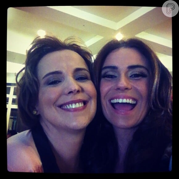 Giovanna Antonelli publicou uma foto ao lado de Ana Beatriz Nogueira: 'Gravação da madrugada!!!', escreveu a atriz nas redes sociais