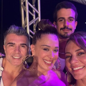 Paolla Oliveira também tirou fotos ao lado de Claudia Raia e Enzo Celulari, que passaram a virada na ilha