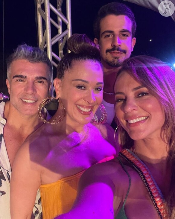 Paolla Oliveira também tirou fotos ao lado de Claudia Raia e Enzo Celulari, que passaram a virada na ilha