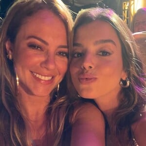 Paolla Oliveira e Giovanna Lancelloti também posaram para fotos juntas em Fernando de Noronha