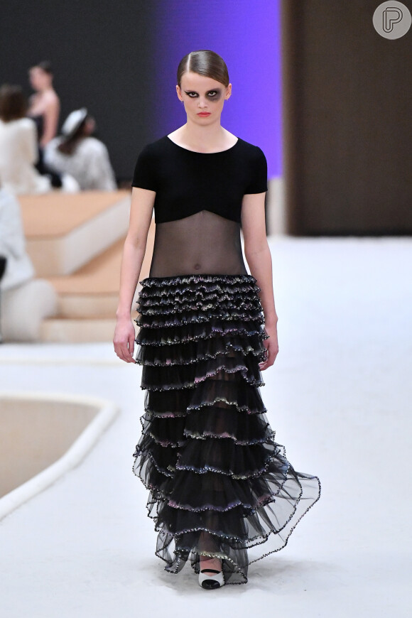 Foto: Roupas com transparência apareceram em destaque na Alta Costura da  Chanel - Purepeople