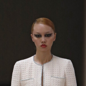 Chanel traz peças icônicas como blazers atualizado no desfile da Haute Couture Primavera Verão 2022