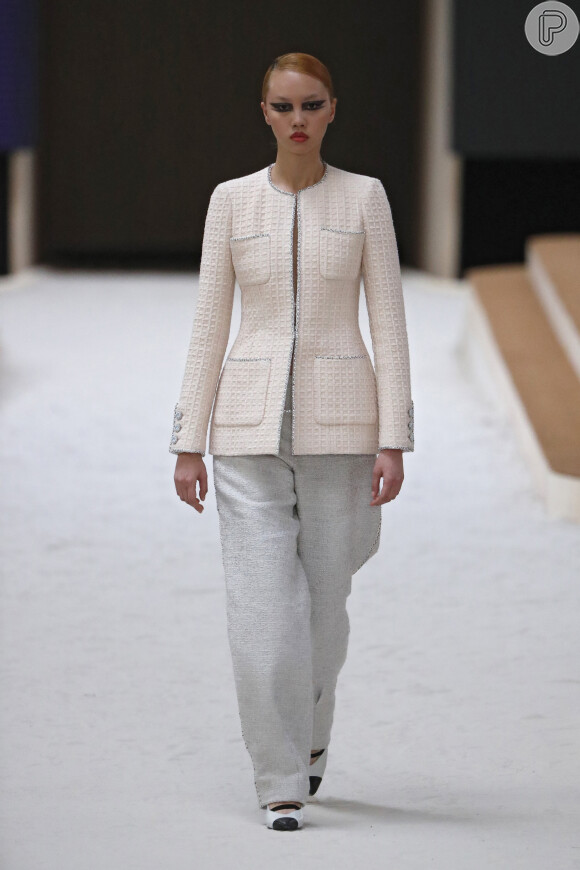 Chanel traz peças icônicas como blazers atualizado no desfile da Haute Couture Primavera Verão 2022