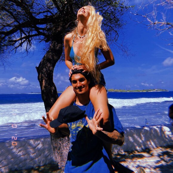 Yasmin Brunet também teria afastado Gabriel Medina dos amigos