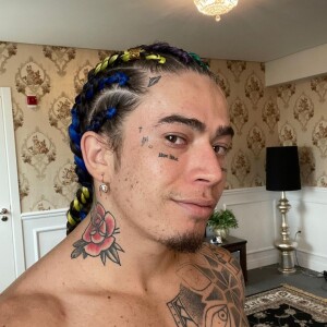 Whindersson Nunes desabafa após vazamento das conversas: 'Nem no meu próprio celular eu tenho privacidade'