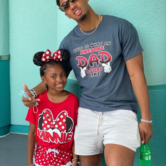 No Instagram, Tyler Boyd posta fotos jogando pelos Bengals e com a filha, Taylen