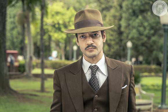 Davi (Rafael Viti) conta a Artur (Patrick Sampaio) seu plano de fuga na novela 'Além da Ilusão'